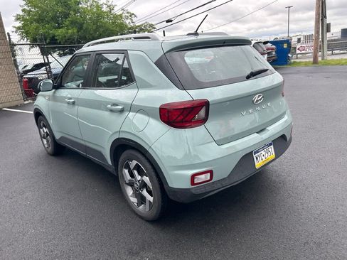 Used 2025 Hyundai Venue Limited FWD image 4
