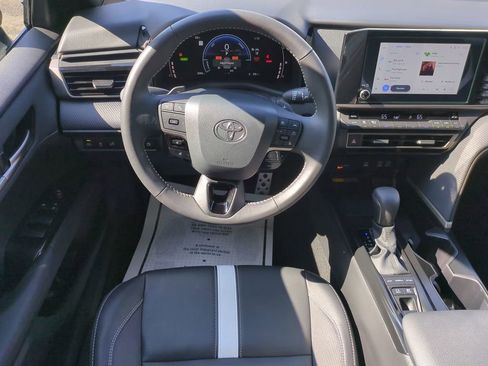 Used 2025 Toyota Camry SE image 15