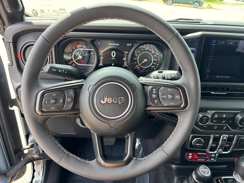Used 2025 Jeep Wrangler Unlimited Rubicon AWD/4WD image 12