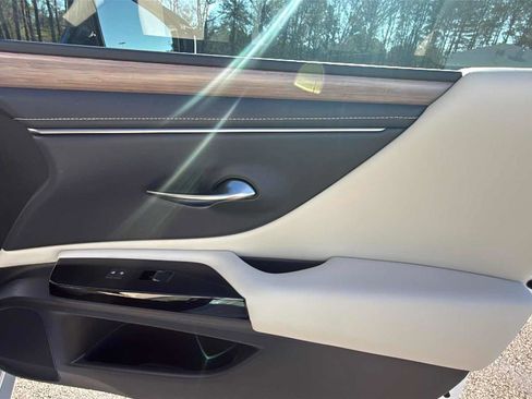 Used 2024 Lexus ES 350 w/ Premium Package image 23