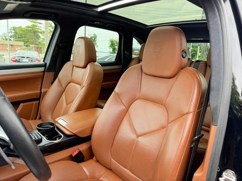 Used 2016 Porsche Cayenne GTS AWD/4WD image 13