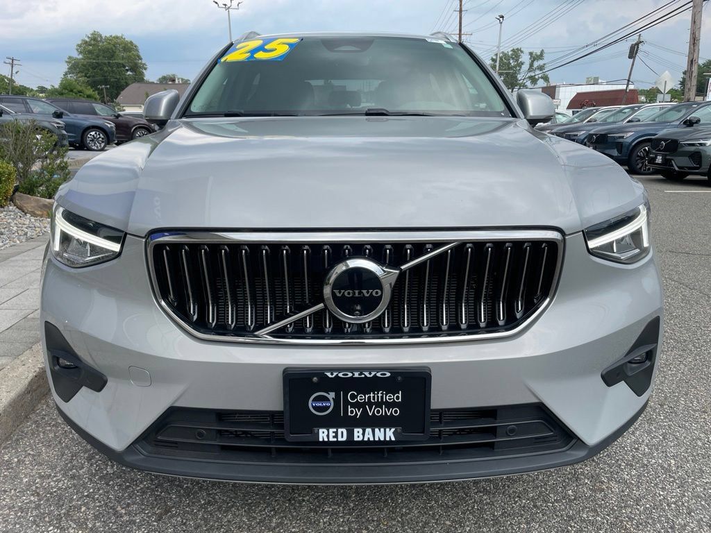 Used 2025 Volvo XC40 B5 Plus AWD/4WD image 8