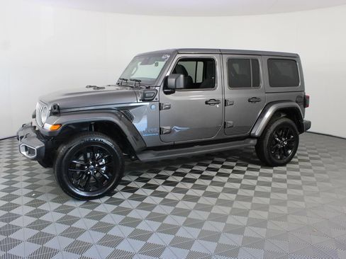 Used 2025 Jeep Wrangler Unlimited Sahara AWD/4WD image 2
