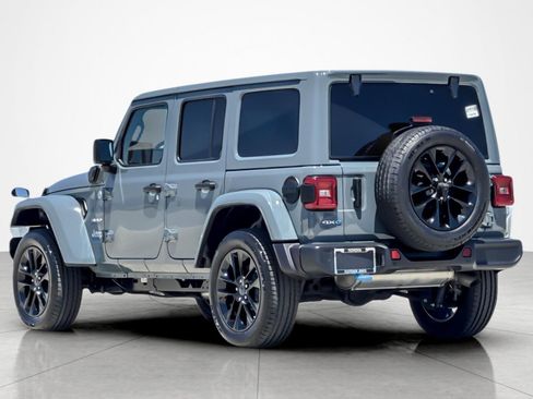Used 2024 Jeep Wrangler Unlimited Sahara w/ Technology Group AWD/4WD image 3