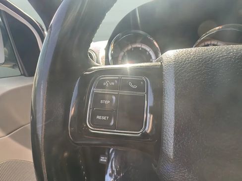 Used 2019 Dodge Grand Caravan SXT FWD image 23