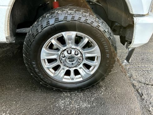 Used 2020 Ford F350 Limited w/ FX4 Off-Road Package image 21