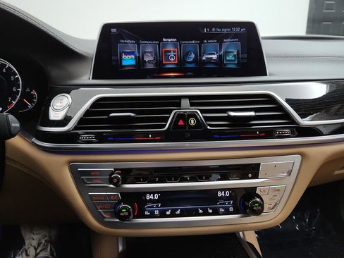 Used 2017 BMW 740i image 22