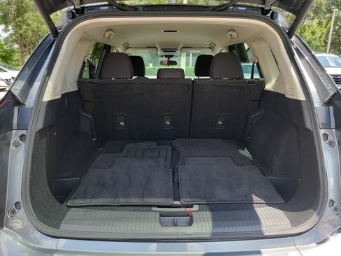 Certified 2025 Nissan Rogue SV FWD image 11