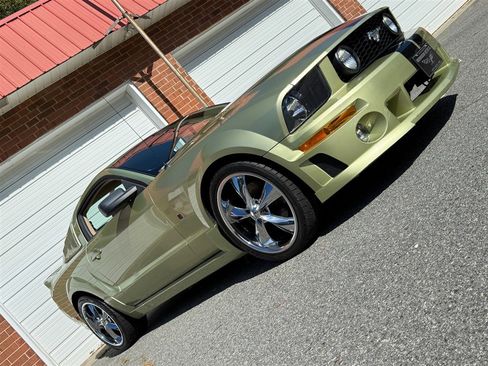 Used 2005 Ford Mustang GT Premium image 25