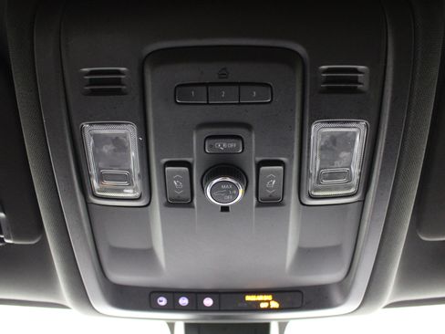 Used 2022 GMC Yukon XL SLT w/ SLT Luxury Package AWD/4WD image 18