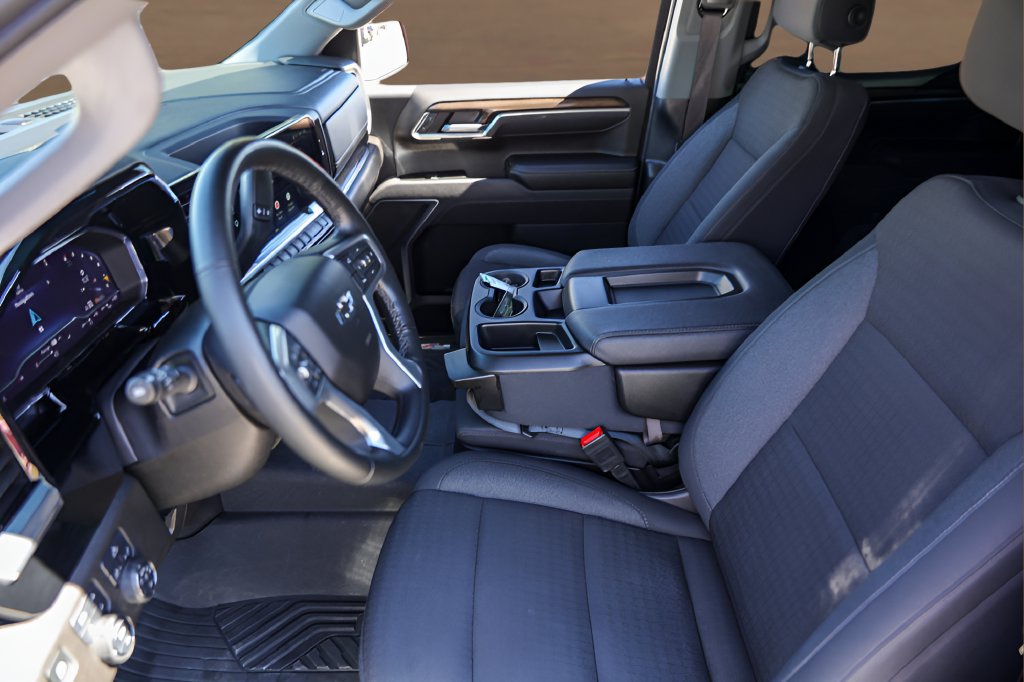 Used 2025 Chevrolet Silverado 1500 RST AWD/4WD image 9