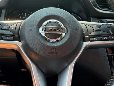 Used 2017 Nissan Rogue SV AWD/4WD image 17