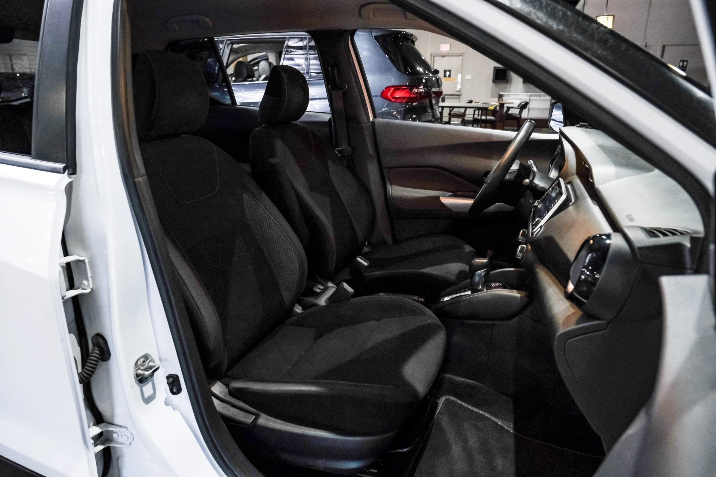 Used 2018 Nissan Kicks SV FWD image 28