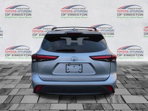 Certified 2022 Toyota Highlander XLE image 4