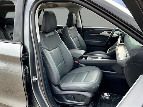 New 2025 Ford Explorer Active w/ Active Comfort Package image 12