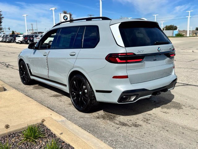 New 2027 BMW X7 xDrive40i w/ M Sport Package AWD/4WD image 4