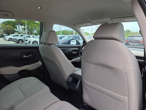 Used 2023 Honda HR-V LX image 12