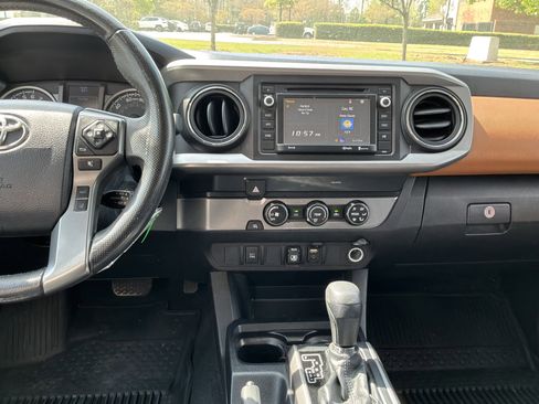 Used 2019 Toyota Tacoma SR5 image 30