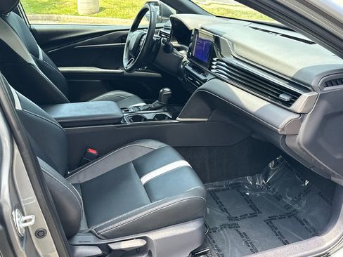 Used 2025 Toyota Camry SE w/ Convenience Package FWD image 10