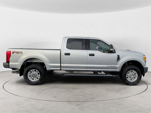 Used 2017 Ford F250 XLT w/ FX4 Off-Road Package image 6