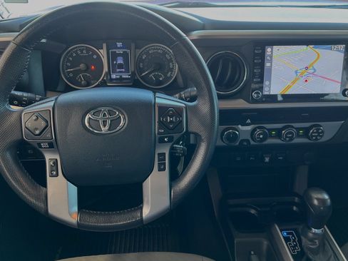 Used 2020 Toyota Tacoma SR5 AWD/4WD image 11