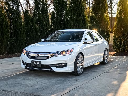Used 2017 Honda Accord Sport Special Edition image 5