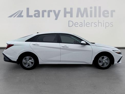 New 2026 Hyundai Elantra SE FWD image 9