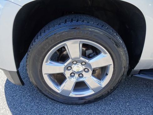 Used 2018 Chevrolet Suburban LT AWD/4WD image 46