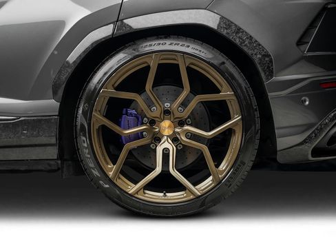 Used 2019 Lamborghini Urus AWD/4WD image 26