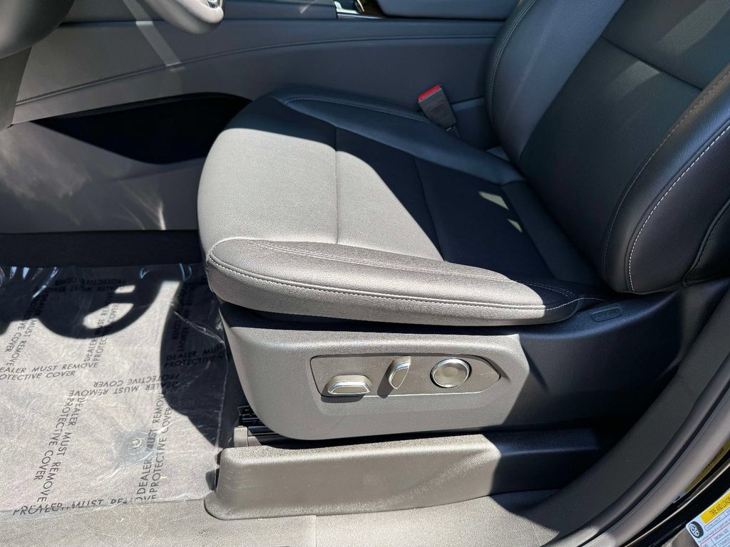 Certified 2024 Cadillac Escalade Luxury AWD/4WD image 3