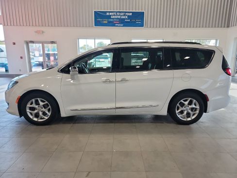 Used 2020 Chrysler Pacifica Limited FWD image 9