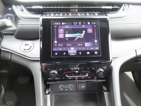 Certified 2025 Jeep Grand Cherokee L Laredo w/ Luxury Tech Group I RWD image 25
