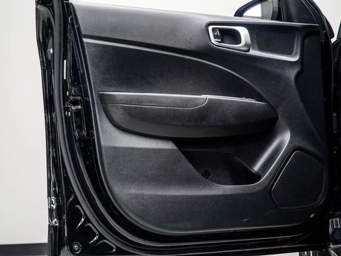 Used 2023 Hyundai Venue SEL FWD image 28