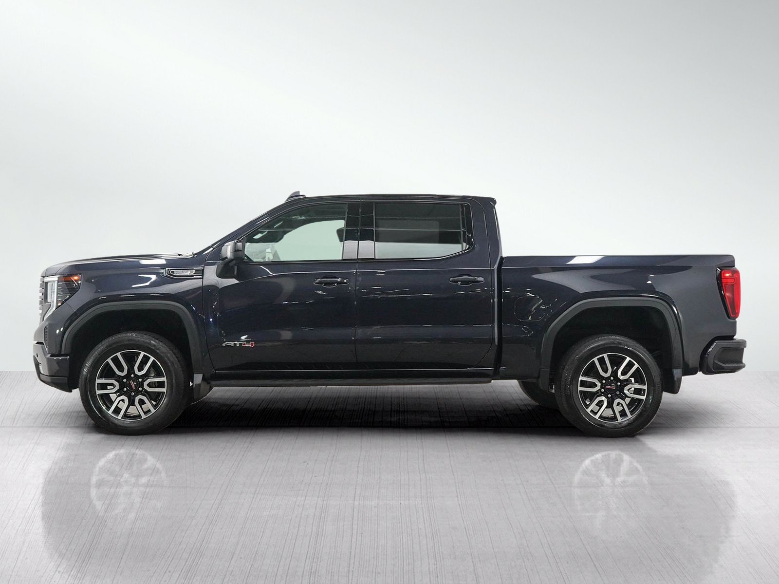 Used 2022 GMC Sierra 1500 AT4 w/ AT4 Premium Package AWD/4WD image 2
