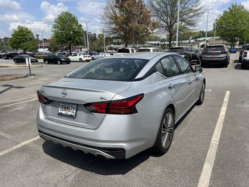 Used 2023 Nissan Altima 2.5 SL image 3