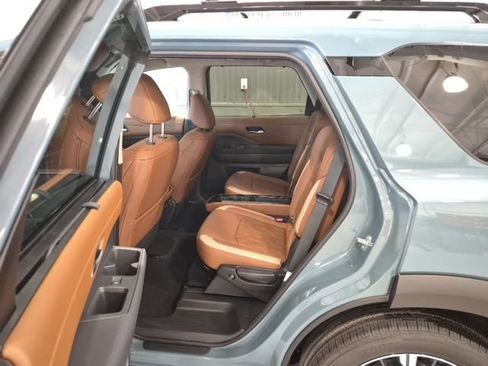 New 2026 Nissan Pathfinder Platinum AWD/4WD image 18