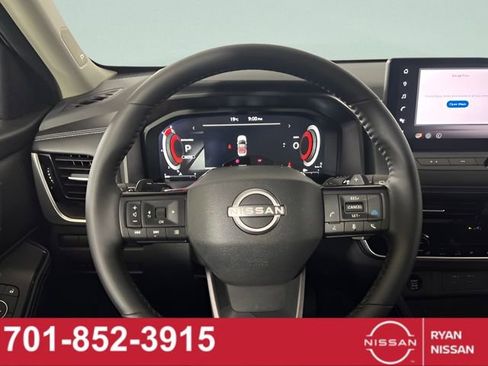 Certified 2025 Nissan Rogue Platinum w/ Tech Package image 17