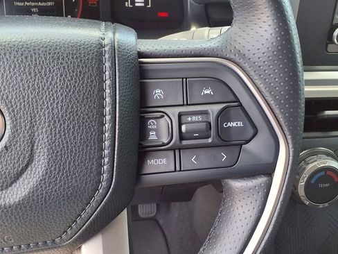 Used 2025 Toyota 4Runner SR5 AWD/4WD image 31