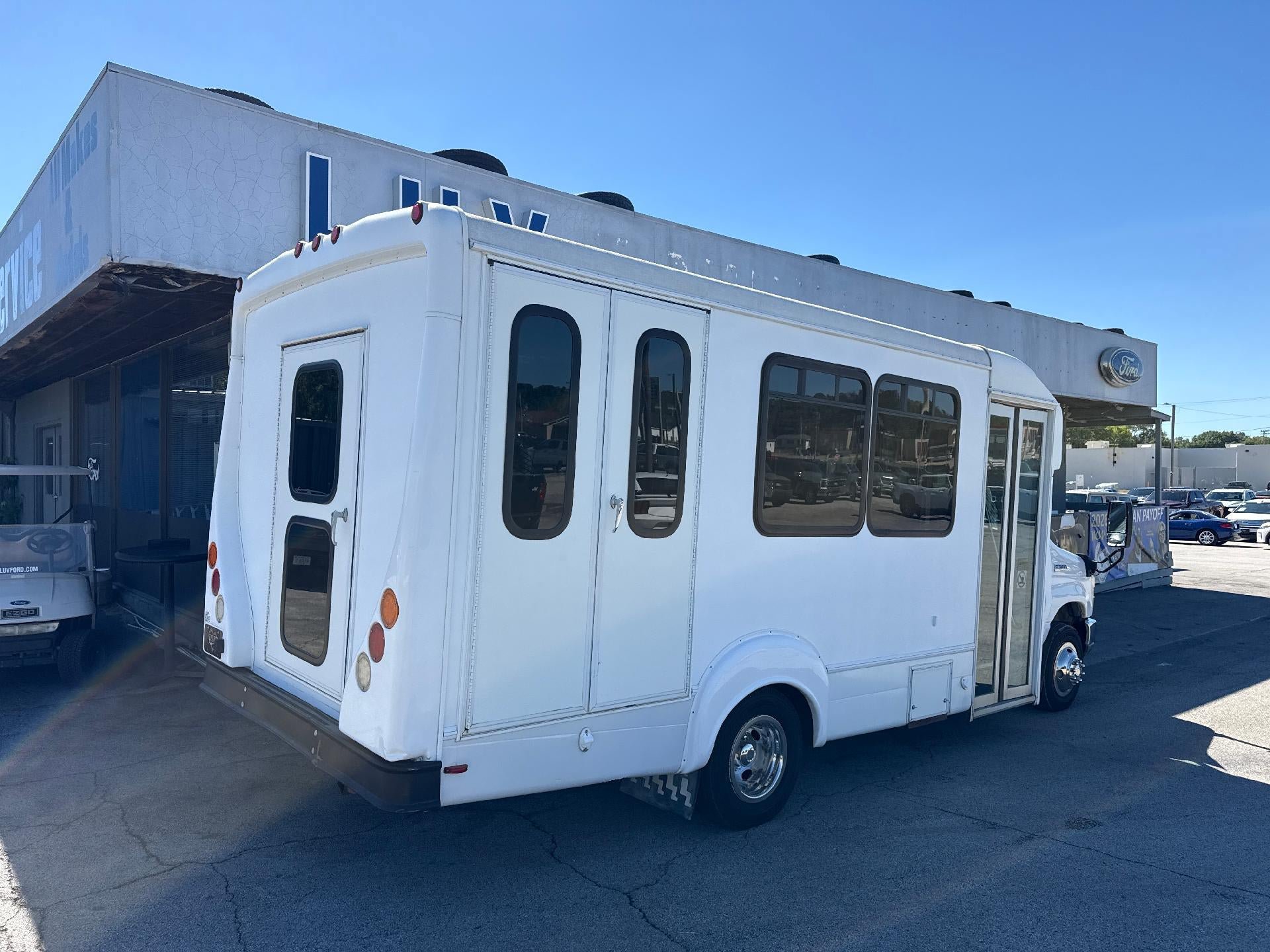 Used 2016 Ford E-350 and Econoline 350 Super Duty w/ Shuttle Bus Prep Package RWD image 3