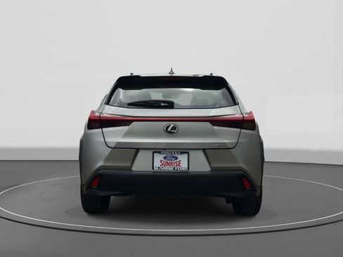 Used 2019 Lexus UX 200 w/ Premium Package FWD image 6