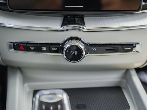 New 2027 Volvo XC60 B5 Ultra AWD/4WD image 24