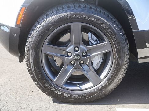 Used 2023 Land Rover Defender 110 X-Dynamic SE image 9