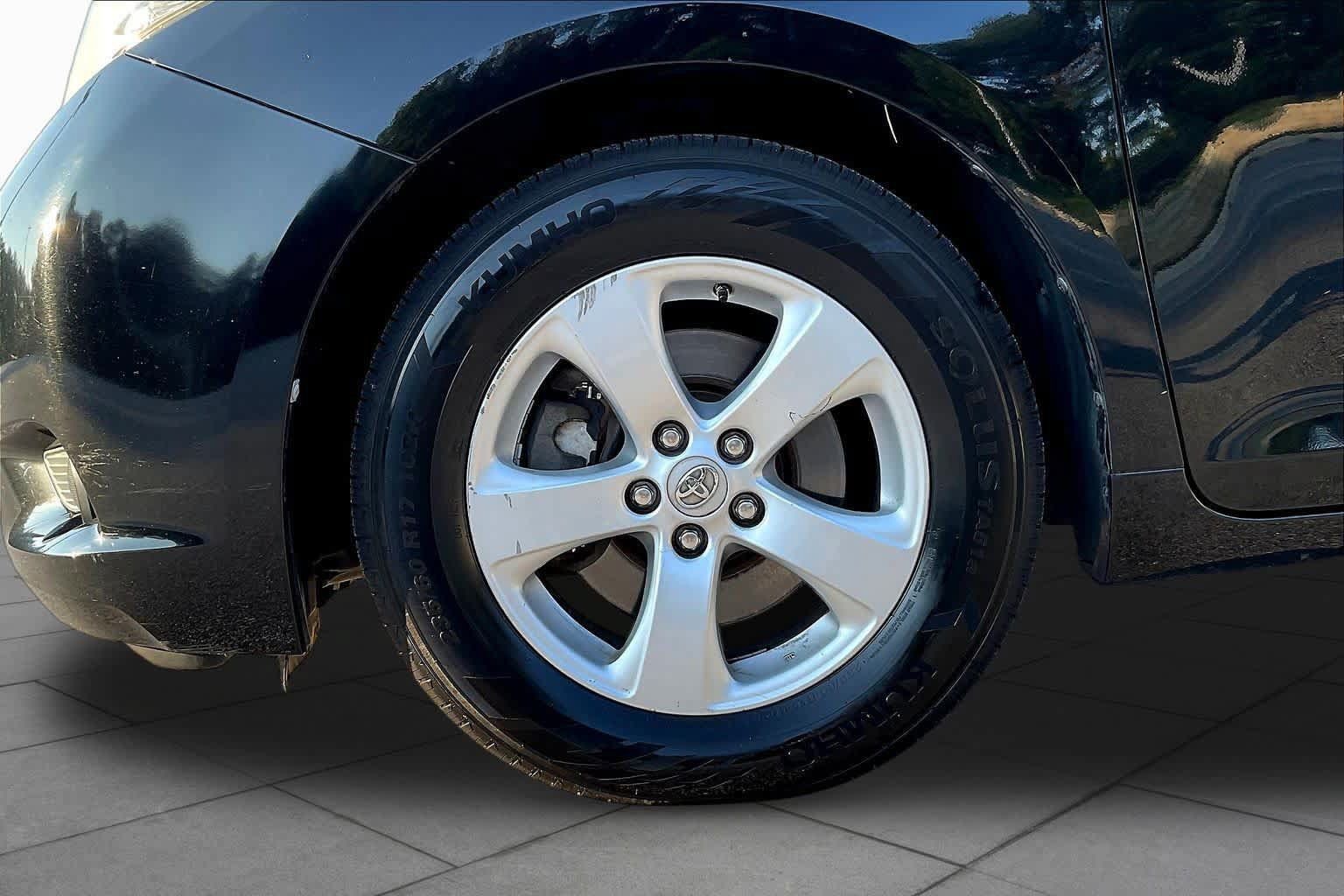 Used 2015 Toyota Sienna LE FWD image 11