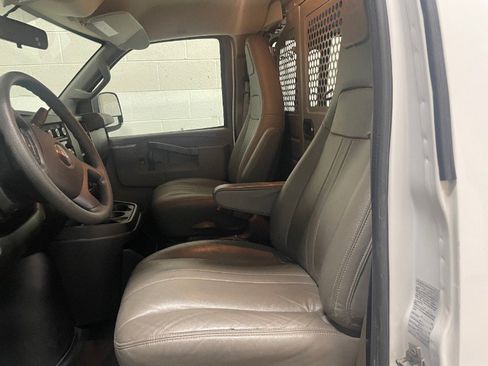Used 2020 GMC Savana 3500 w/ Driver Convenience Package image 6