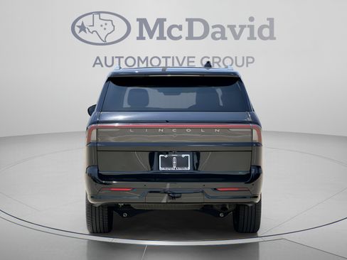 Used 2025 Lincoln Navigator Reserve AWD/4WD image 6