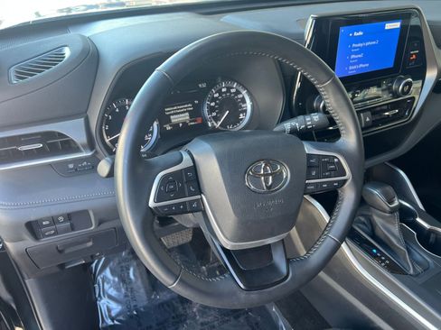 Used 2025 Toyota Highlander LE image 29