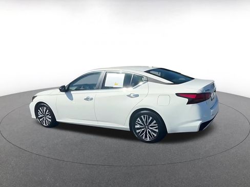 Used 2025 Nissan Altima 2.5 SV image 10