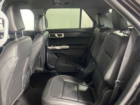 Used 2023 Ford Explorer XLT w/ Equipment Group 202A AWD/4WD image 18