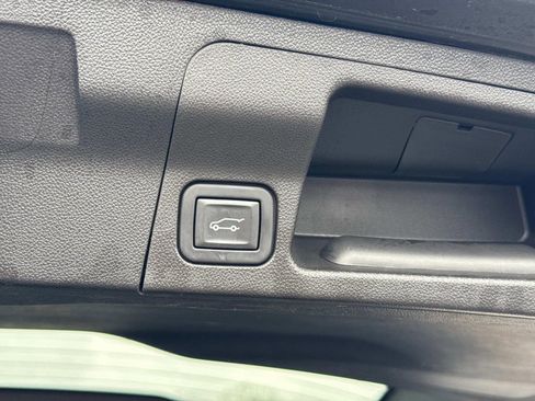 Used 2023 GMC Acadia SLE w/ Driver Convenience Package image 14