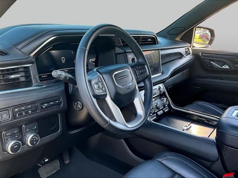 Used 2023 GMC Yukon Denali AWD/4WD image 16